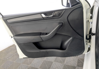 Подержанный автомобиль Skoda Rapid Liftback 2021 года (19 фото)
