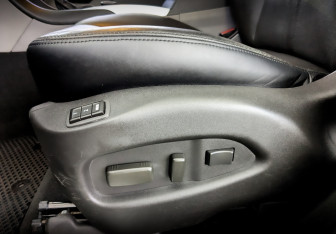 Подержанный автомобиль Cadillac SRX 2011 года (21 фото)