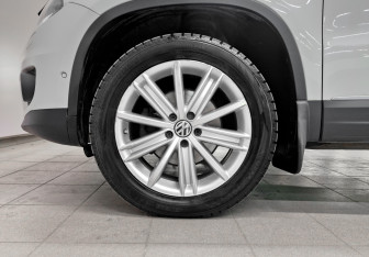 Подержанный автомобиль Volkswagen Tiguan 2013 года (19 фото)
