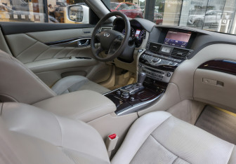 Подержанный автомобиль Infiniti M Sedan 2010 года (9 фото)