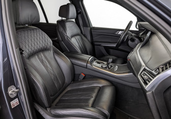 Подержанный автомобиль BMW X5 2022 года (23 фото)