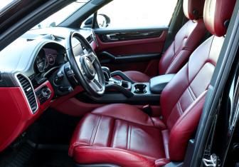 Подержанный автомобиль Porsche Cayenne 2020 года (19 фото)
