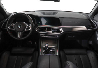 Подержанный автомобиль BMW X5 2021 года (10 фото)