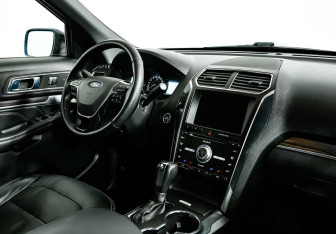 Подержанный автомобиль Ford Explorer 2018 года (7 фото)