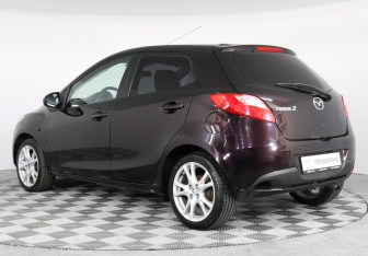 Подержанный автомобиль Mazda 2 Hatchback 2008 года (7 фото)