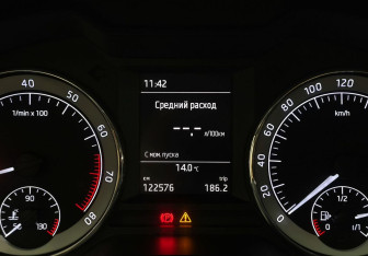 Подержанный автомобиль Skoda Octavia Liftback 2016 года (16 фото)