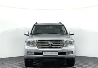 Подержанный автомобиль Toyota Land Cruiser Suv 2008 года (2 фото)