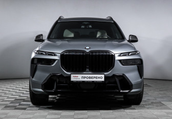 Подержанный автомобиль BMW X7 2023 года (2 фото)