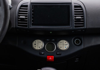 Подержанный автомобиль Nissan Micra Hatchback 2004 года (14 фото)