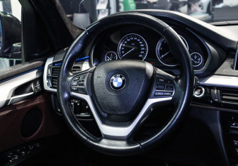 Подержанный автомобиль BMW X5 2017 года (13 фото)