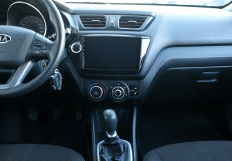 Подержанный автомобиль Kia Rio Sedan 2012 года (14 фото)
