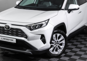 Подержанный автомобиль Toyota RAV4 2020 года (25 фото)