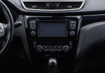 Подержанный автомобиль Nissan Qashqai 2017 года (14 фото)