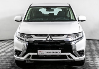 Подержанный автомобиль Mitsubishi Outlander 2022 года (2 фото)