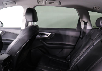 Подержанный автомобиль Audi Q7 2016 года (12 фото)