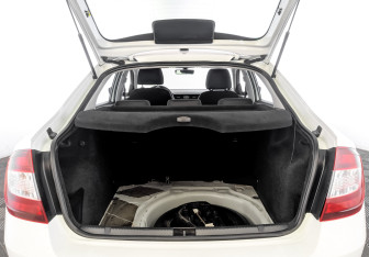 Подержанный автомобиль Skoda Rapid Liftback 2019 года (10 фото)