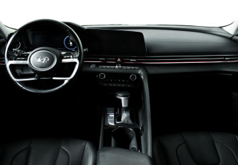 Подержанный автомобиль Hyundai Elantra Sedan 2020 года (8 фото)