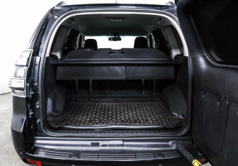 Подержанный автомобиль Toyota Land Cruiser Prado 2016 года (16 фото)