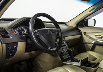 Подержанный автомобиль Volvo XC90 2012 года (10 фото)