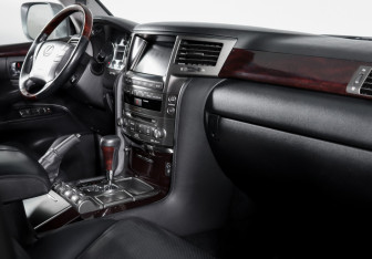 Подержанный автомобиль Lexus LX 2010 года (9 фото)
