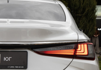 Подержанный автомобиль Lexus ES 2019 года (30 фото)