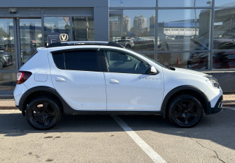 Подержанный автомобиль Renault Sandero 2020 года (4 фото)