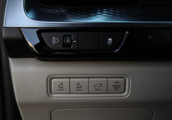 Подержанный автомобиль Kia Carnival 2021 года (24 фото)