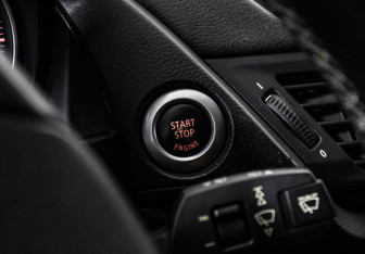 Подержанный автомобиль BMW X1 2011 года (14 фото)