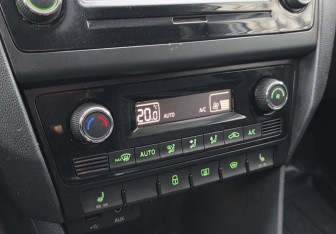 Подержанный автомобиль Skoda Rapid Liftback 2017 года (14 фото)