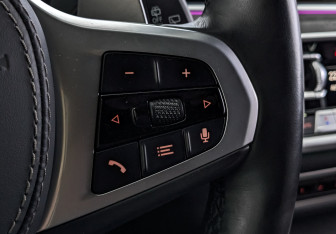 Подержанный автомобиль BMW X7 2021 года (30 фото)