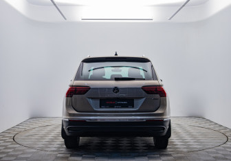Подержанный автомобиль Volkswagen Tiguan 2021 года (6 фото)