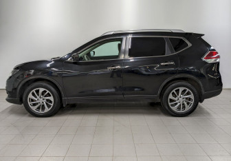 Подержанный автомобиль Nissan X-Trail 2015 года (8 фото)