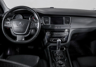 Подержанный автомобиль Peugeot 508 Sedan 2012 года (12 фото)