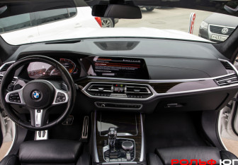 Подержанный автомобиль BMW X7 2020 года (10 фото)