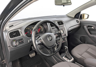 Подержанный автомобиль Volkswagen Polo Sedan 2016 года (16 фото)