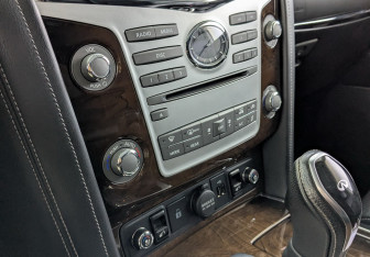 Подержанный автомобиль Infiniti QX80 2019 года (18 фото)