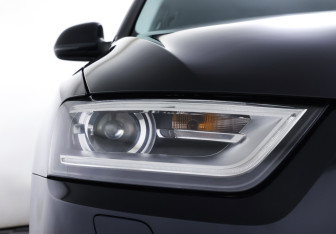 Подержанный автомобиль Audi Q3 2014 года (21 фото)