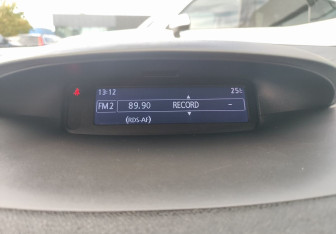 Подержанный автомобиль Renault Fluence 2013 года (14 фото)