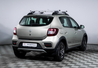 Подержанный автомобиль Renault Sandero 2018 года (5 фото)