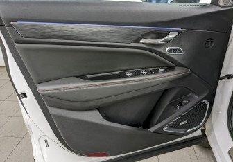 Подержанный автомобиль Geely Tugella 2023 года (11 фото)