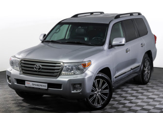 Подержанный автомобиль Toyota Land Cruiser Suv 2012 года (29 фото)