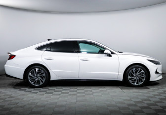 Подержанный автомобиль Hyundai Sonata 2019 года (4 фото)