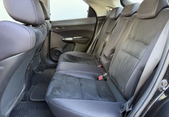 Подержанный автомобиль Honda Civic Hatchback 2011 года (11 фото)