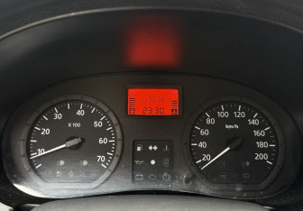 Подержанный автомобиль Renault Logan Sedan 2008 года (12 фото)