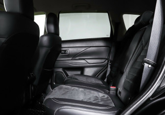 Подержанный автомобиль Mitsubishi Outlander 2022 года (20 фото)