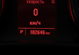 Подержанный автомобиль Opel Astra Hatchback 2013 года (12 фото)