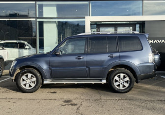 Подержанный автомобиль Mitsubishi Pajero 2008 года (8 фото)