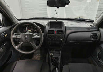 Подержанный автомобиль Nissan Almera Sedan 2006 года (11 фото)