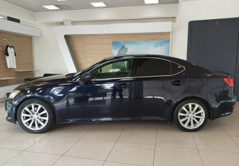 Подержанный автомобиль Lexus IS Sedan 2007 года (8 фото)