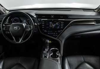 Подержанный автомобиль Toyota Camry Sedan 2019 года (13 фото)